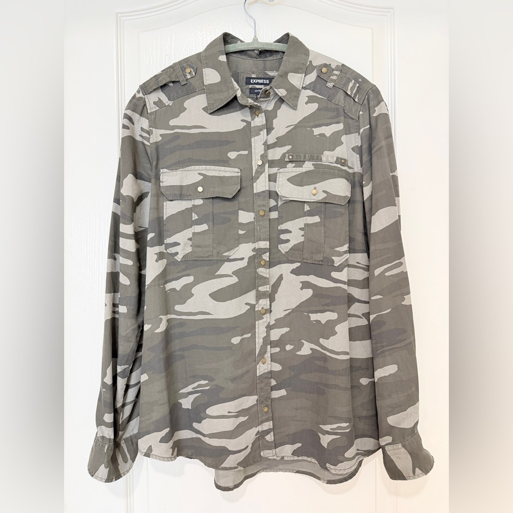 Express Camouflage Utility Shirt NWT Army Style Button Up Small